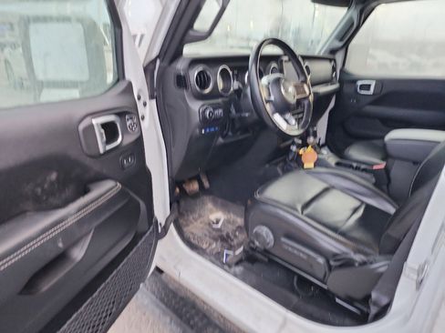 Used 2022 Jeep Wrangler Unlimited Sahara w/ Cold Weather Group image 10