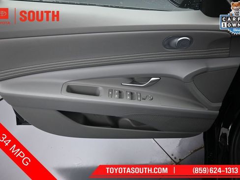 Used 2025 Hyundai Elantra SEL FWD image 26