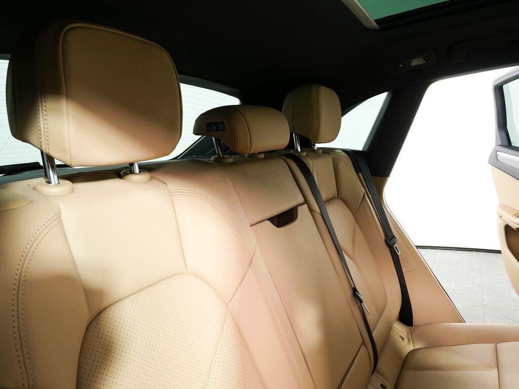 Certified 2026 Porsche Macan AWD/4WD image 21