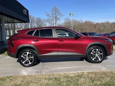 Certified 2024 Chevrolet Trax RS w/ Driver Confidence Package image 6