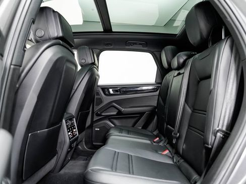 Certified 2021 Porsche Cayenne S AWD/4WD image 23