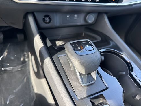 Used 2025 Nissan Rogue SV image 16