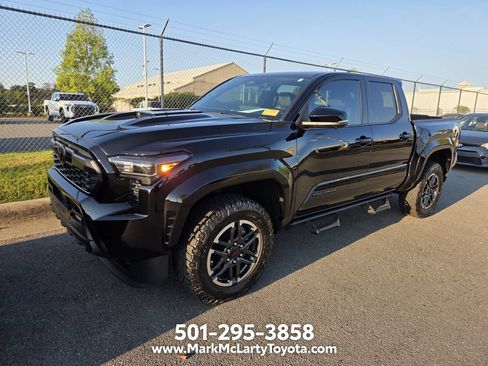 Used 2025 Toyota Tacoma TRD Sport w/ TRD Sport Premium Package AWD/4WD image 10
