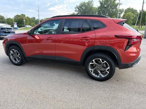 Used 2024 Chevrolet Trax LT w/ Driver Confidence Package FWD image 5