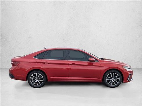 Certified 2025 Volkswagen Jetta SE w/ Sunroof Package FWD image 4