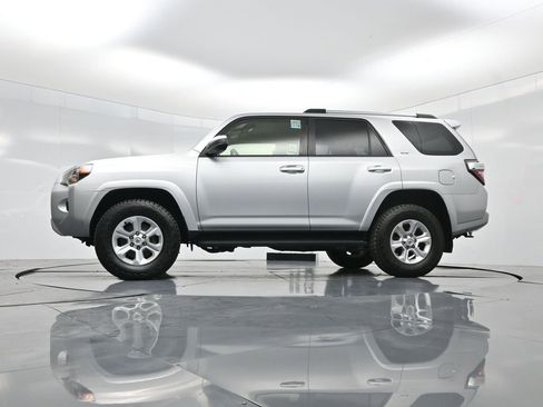 Used 2021 Toyota 4Runner SR5 image 6
