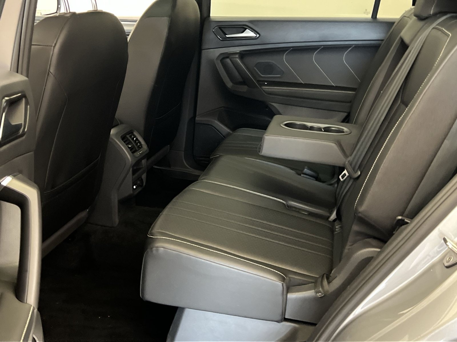 Used 2023 Volkswagen Tiguan SE R-Line FWD image 24