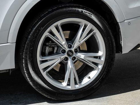 Used 2022 Audi Q8 Premium image 58