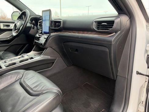 Used 2022 Ford Explorer Platinum image 14