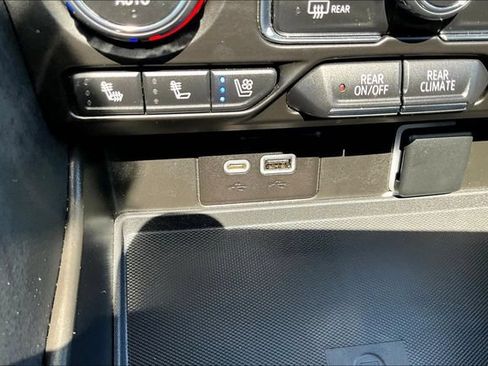 Used 2022 Chevrolet Suburban High Country AWD/4WD image 16