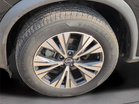 Used 2023 Nissan Rogue SV image 11