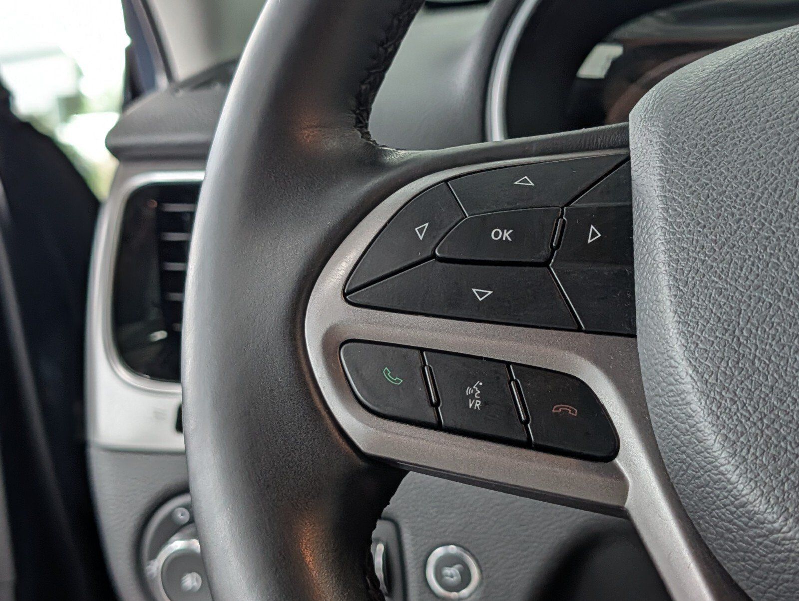 Used 2019 Jeep Cherokee Limited AWD/4WD image 19
