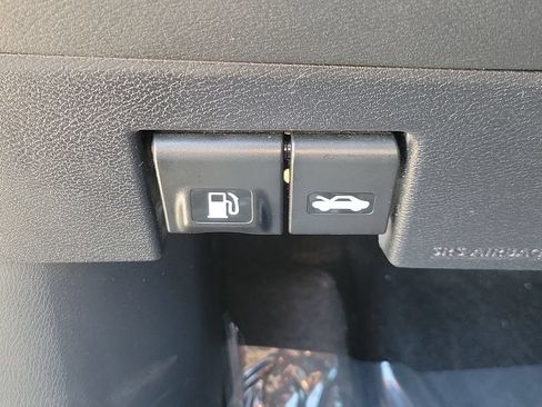 Certified 2020 Nissan Kicks SR FWD image 30