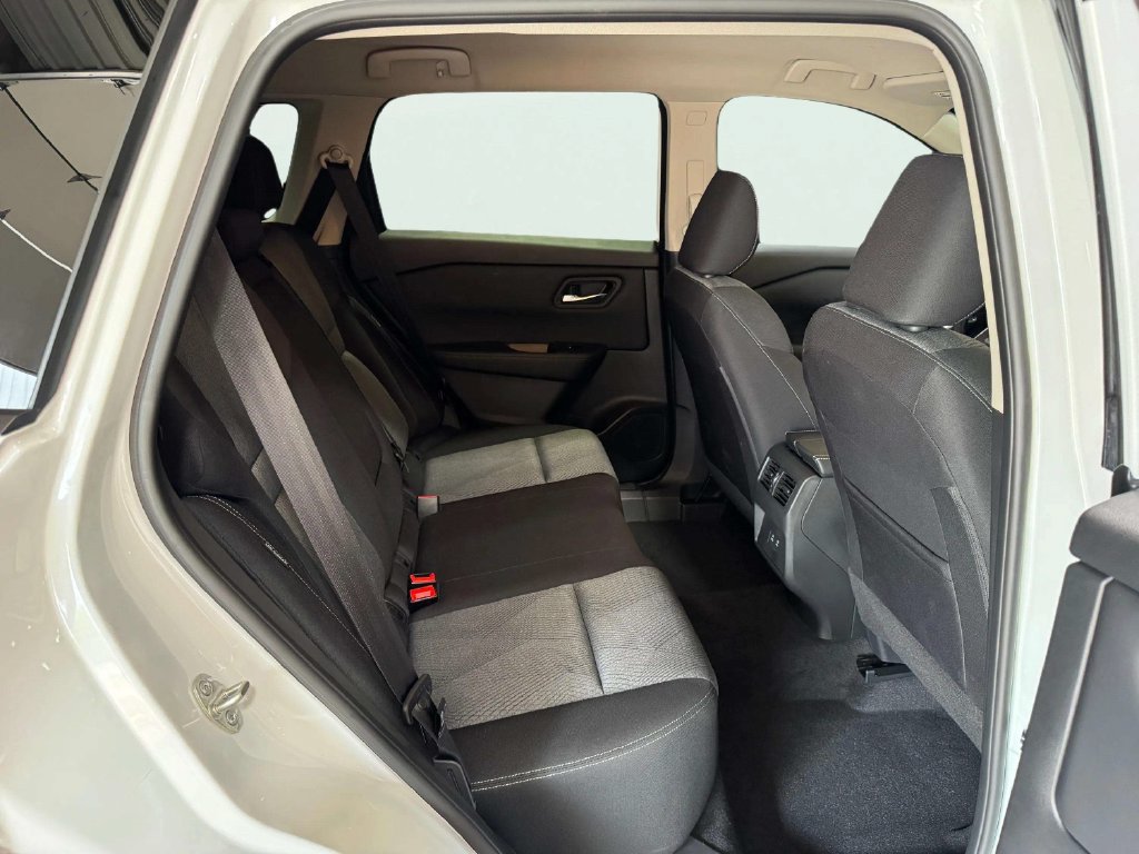 Certified 2026 Nissan Rogue SV AWD/4WD image 22