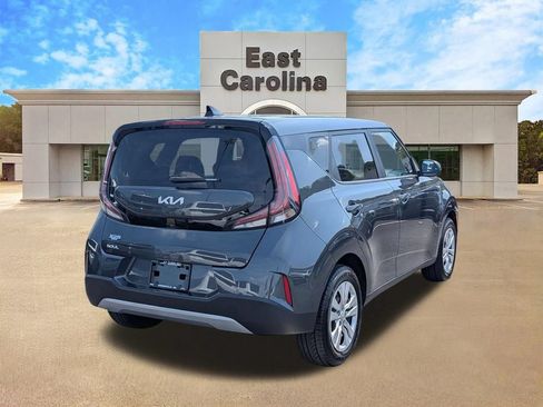 Used 2025 Kia Soul LX FWD image 3