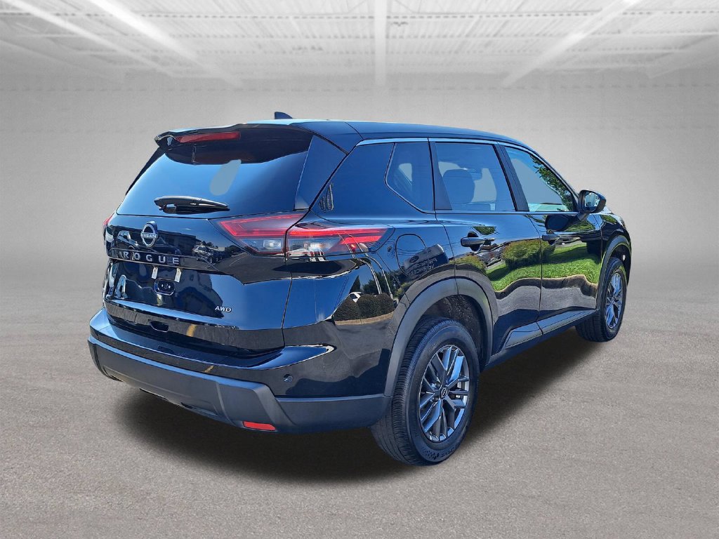 Used 2024 Nissan Rogue S AWD/4WD image 8