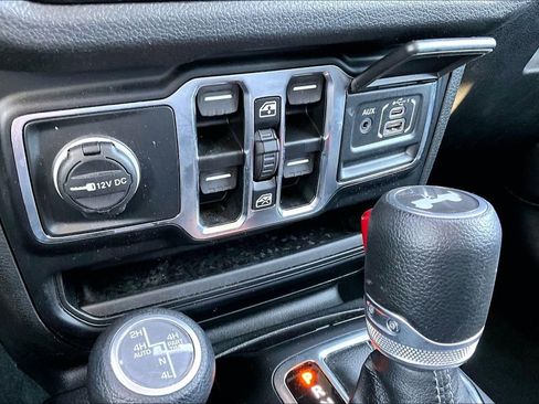 Used 2024 Jeep Wrangler Unlimited AWD/4WD image 33