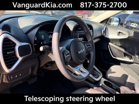 Certified 2025 Kia Soul LX w/ LX Technology Package FWD image 15