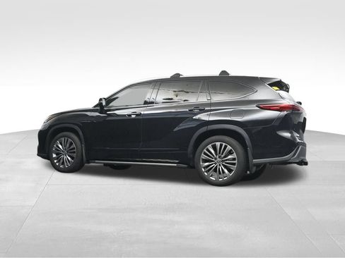 Used 2021 Toyota Highlander Platinum FWD image 11