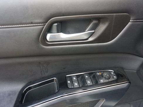 Used 2024 Nissan Pathfinder SL w/ SL Premium Package FWD image 4