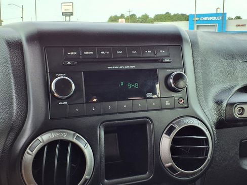 Used 2017 Jeep Wrangler Unlimited Sport image 7