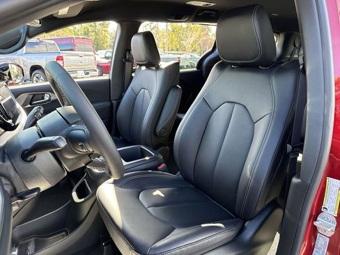 New 2026 Chrysler Pacifica Select image 11