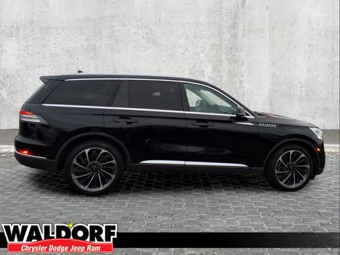 Used 2020 Lincoln Aviator Reserve w/ Equipment Group 202A image 2