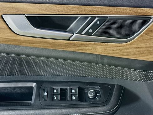 Used 2024 Volkswagen Atlas SE image 22