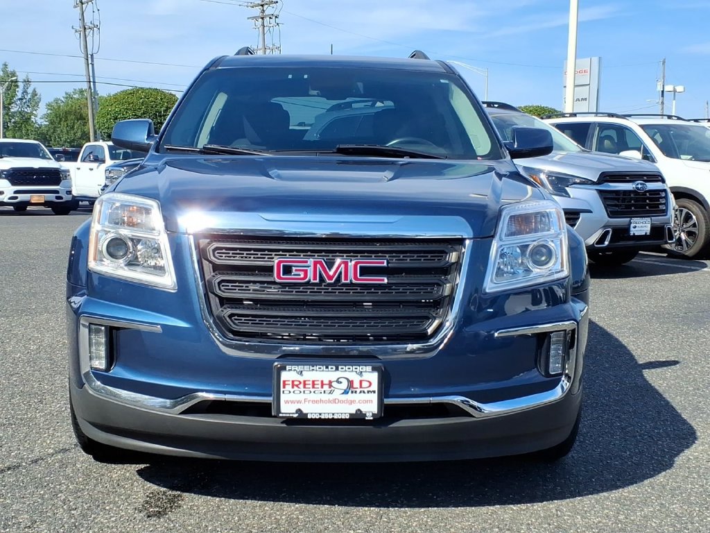 Used 2017 GMC Terrain SLE w/ Convenience Package FWD image 2