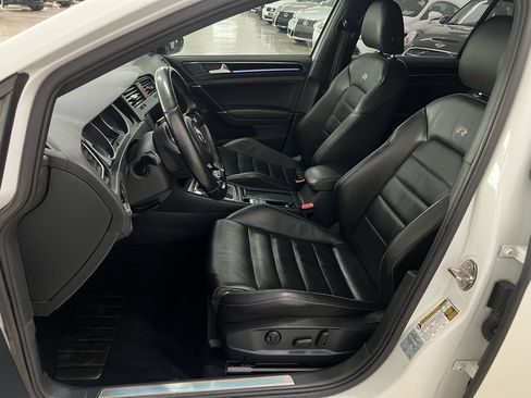 Used 2017 Volkswagen Golf R 4-Door image 12