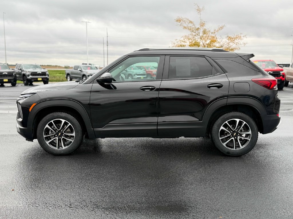 Used 2025 Chevrolet TrailBlazer LT AWD/4WD image 11