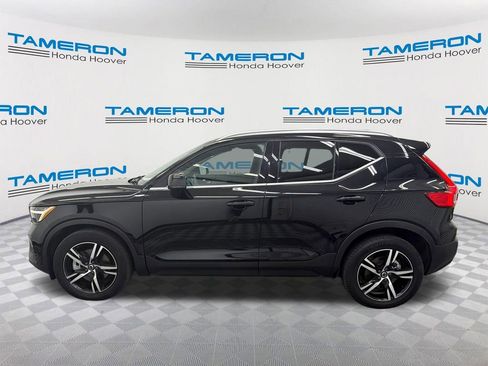 Used 2023 Volvo XC40 B5 Plus AWD/4WD image 2