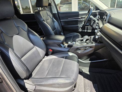 Used 2025 Kia Telluride S AWD/4WD image 21