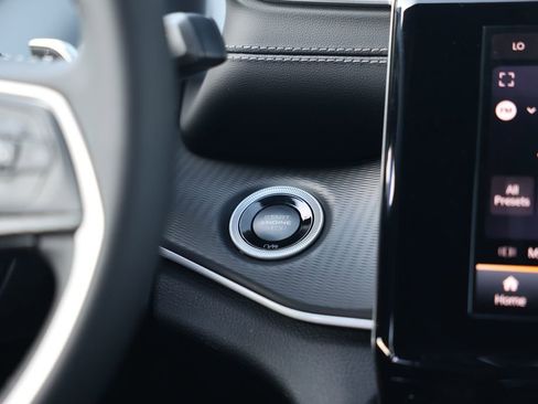 New 2025 Jeep Grand Cherokee Laredo w/ MOPAR Finishing Package image 33