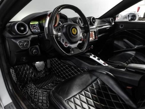 Used 2015 Ferrari California T image 3