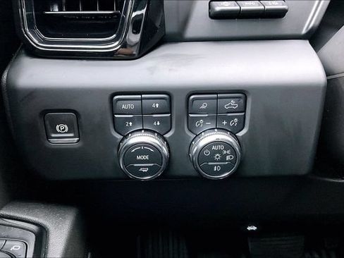 Used 2024 GMC Sierra 1500 AT4 w/ Technology Package AWD/4WD image 26