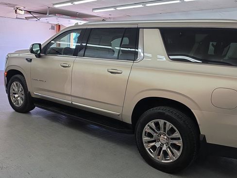Used 2022 GMC Yukon XL Denali AWD/4WD image 3