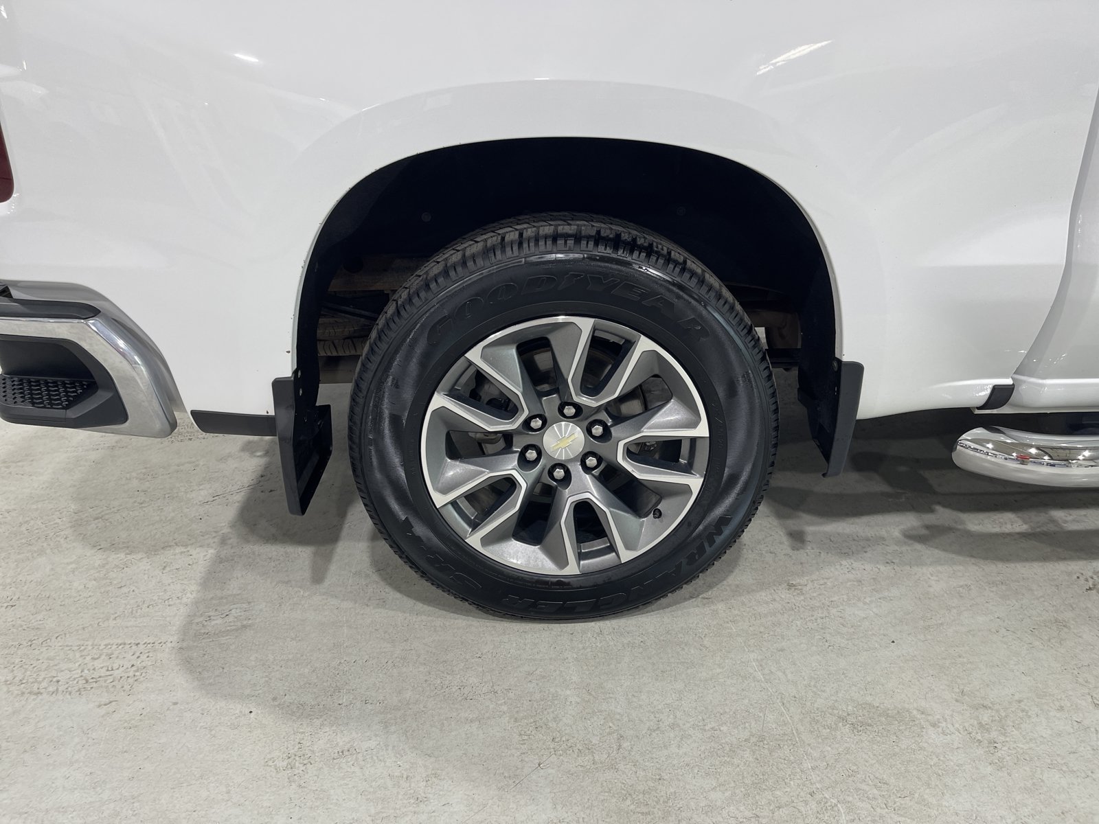 Used 2020 Chevrolet Silverado 1500 LT w/ Convenience Package AWD/4WD image 10