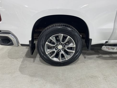 Used 2020 Chevrolet Silverado 1500 LT w/ Convenience Package AWD/4WD image 10