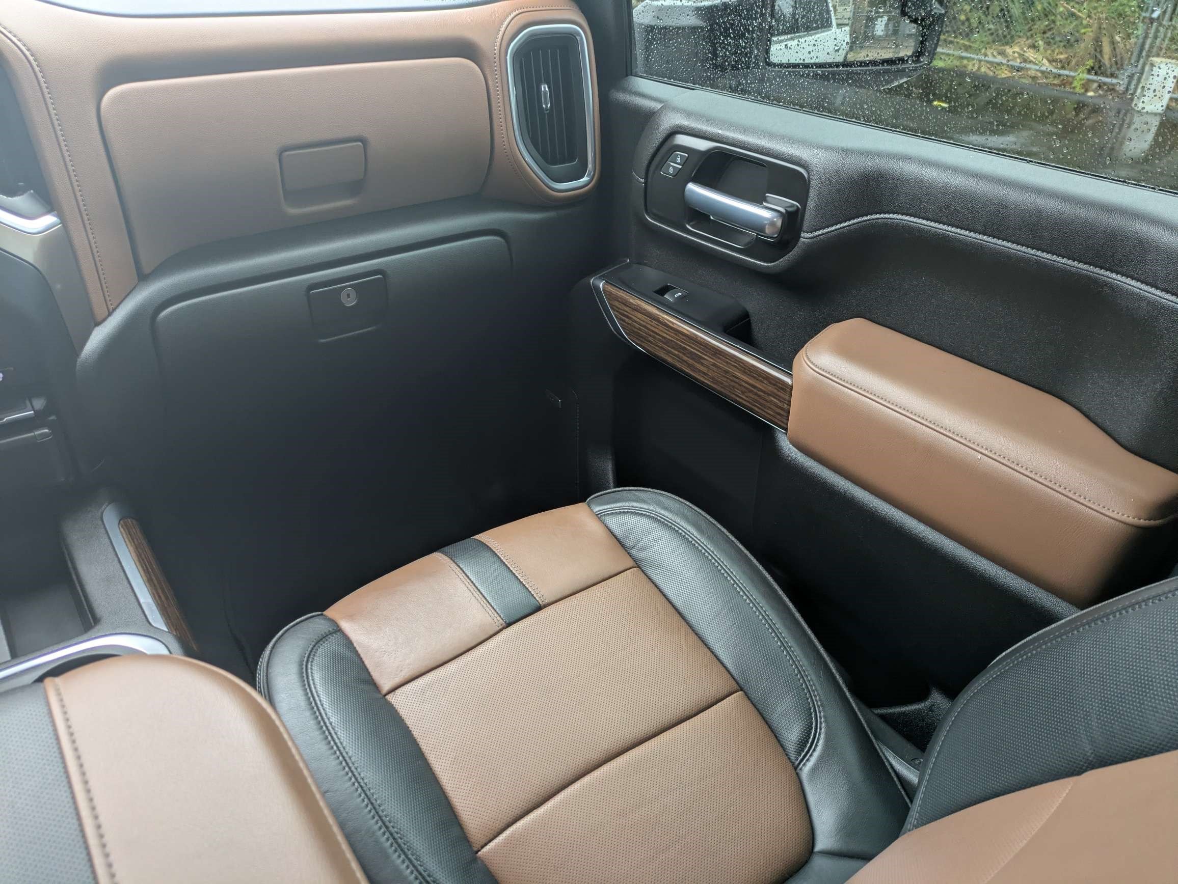 Used 2023 Chevrolet Silverado 2500 High Country w/ Technology Package AWD/4WD image 16