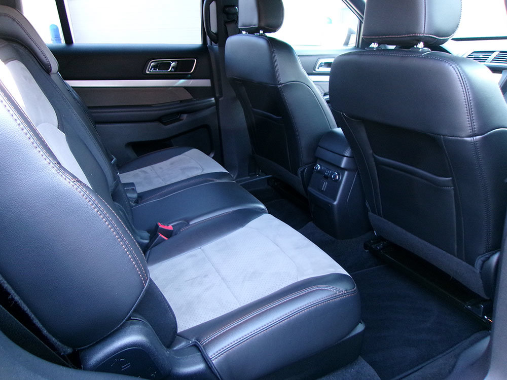 Used 2017 Ford Explorer XLT w/ Equipment Group 202A AWD/4WD image 10