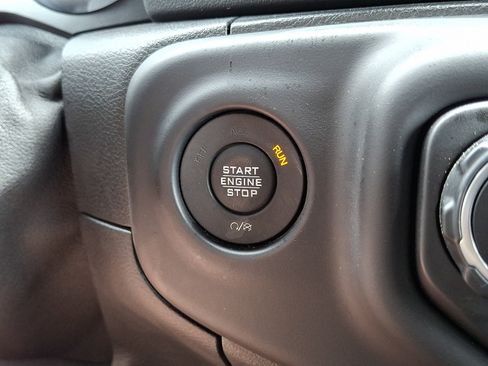 Used 2019 Jeep Wrangler Unlimited Sahara AWD/4WD image 25