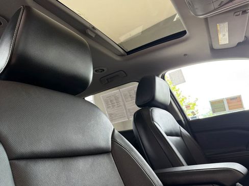 Used 2019 GMC Acadia SLT AWD/4WD image 18