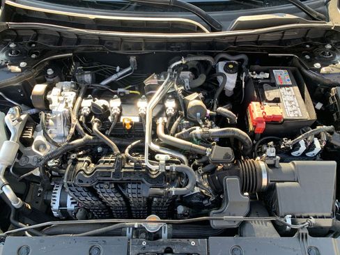 Used 2025 Nissan Altima 2.5 SV image 33