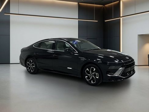 Certified 2025 Hyundai Sonata SEL FWD image 9