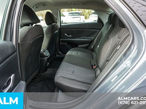 Used 2025 Hyundai Elantra SE image 21