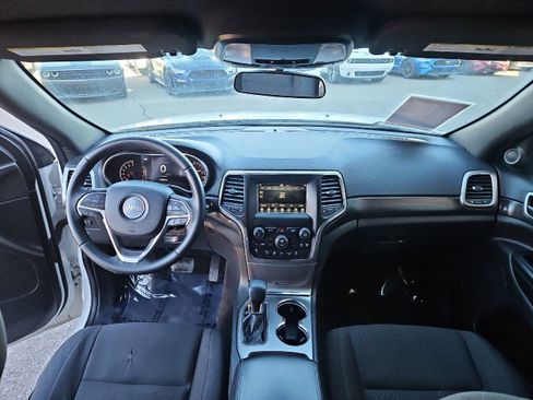 Used 2018 Jeep Grand Cherokee Laredo image 20