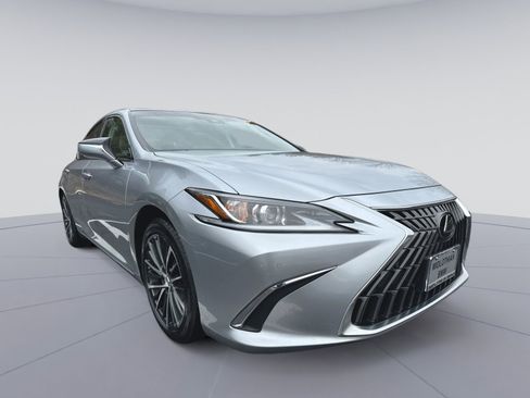 Used 2023 Lexus ES 350 w/ Accessory Package (Z1) image 3