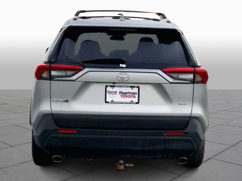 Used 2021 Toyota RAV4 XLE image 4