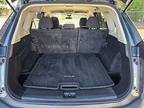 Used 2023 Nissan Rogue S image 17